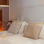 Newly Renovated Stylish Eixample - Great Location Apartament Barcelona
