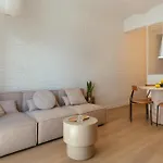 Newly Renovated Stylish Eixample - Great Location Apartament *