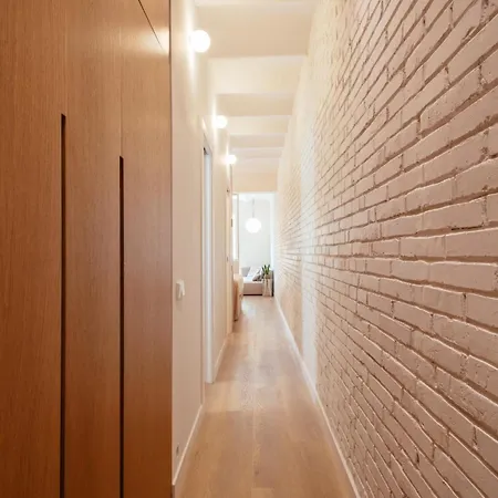 Newly Renovated Stylish Eixample - Great Location Apartament Barcelona