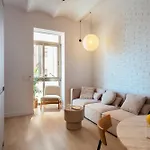 Newly Renovated Stylish Eixample - Great Location * برشلونة