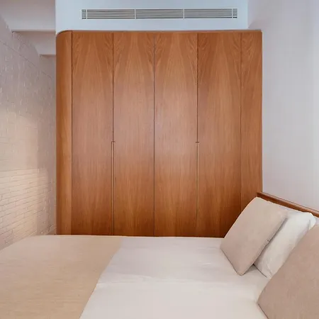 Newly Renovated Stylish Eixample - Great Location Barcelona