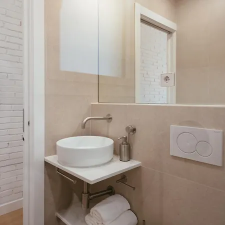 Newly Renovated Stylish Eixample - Great Location Barcelona