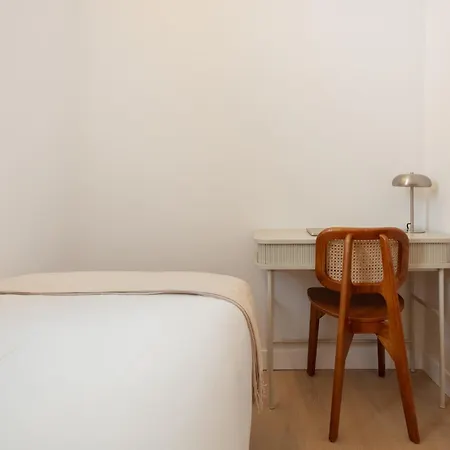 Newly Renovated Stylish Eixample - Great Location Lägenhet