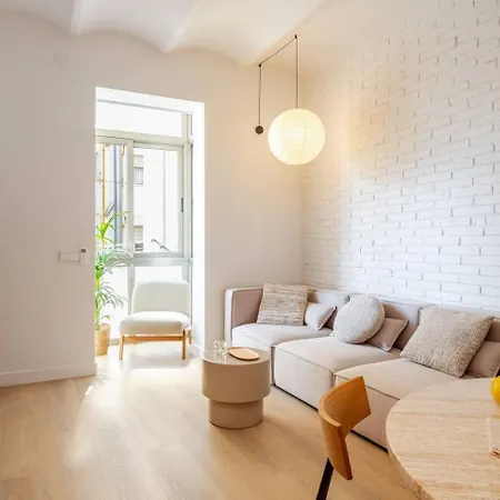 Newly Renovated Stylish Eixample - Great Location Lägenhet
