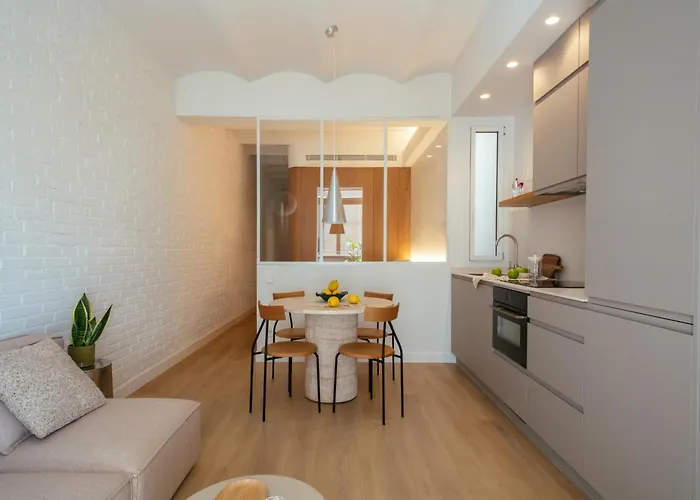 Newly Renovated Stylish Eixample - Great Location * Барселона