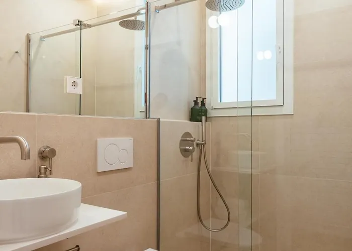 Апартаменты Newly Renovated Stylish Eixample - Great Location *
