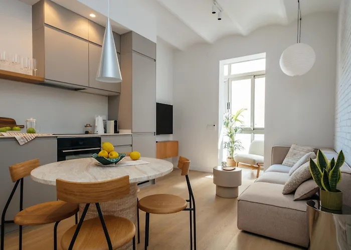 Newly Renovated Stylish Eixample - Great Location * Барселона