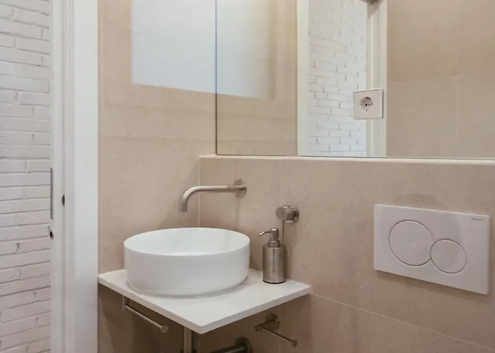 Newly Renovated Stylish Eixample - Great Location Барселона