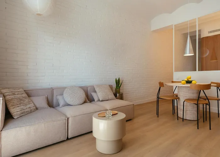 Newly Renovated Stylish Eixample - Great Location Апартаменты *