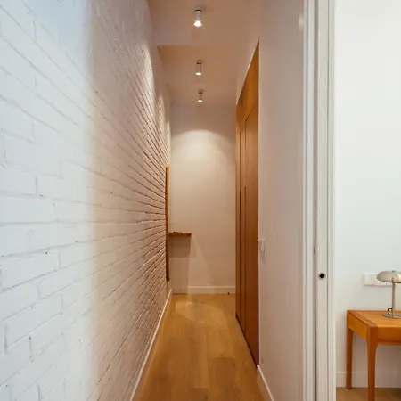 Newly Renovated Stylish Eixample - Great Location Barcelona