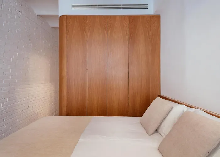 Newly Renovated Stylish Eixample - Great Location Barcelona