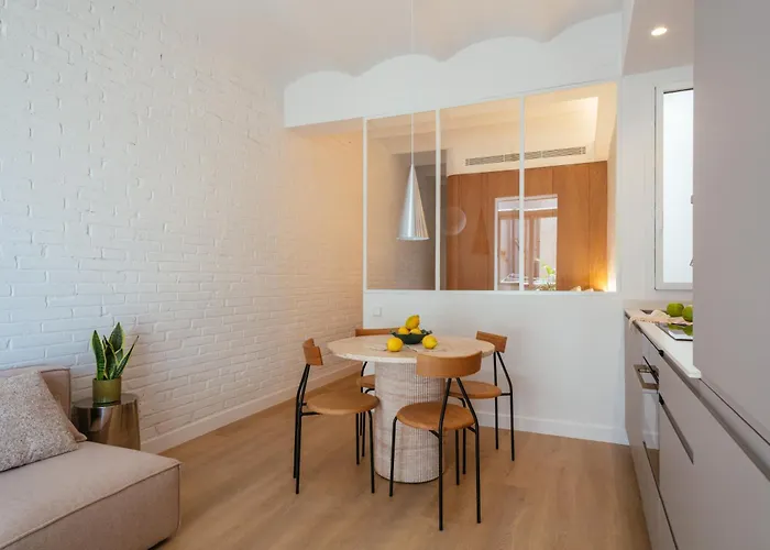 Newly Renovated Stylish Eixample - Great Location Barcelona